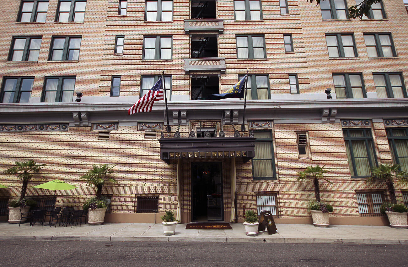 Hotel Deluxe Portland Exterior photo